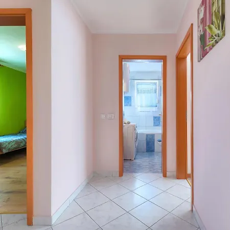 - Rca406 By Interhome * Marčana